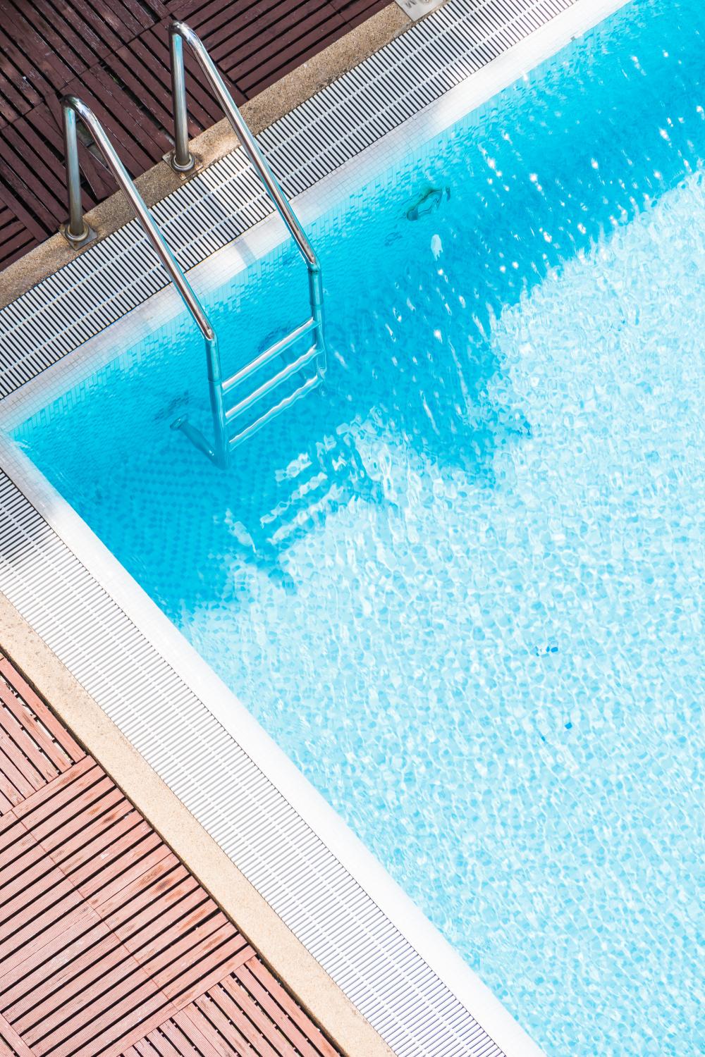 LA PISCINE B